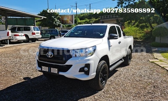 Buy Used Toyota Hilux White Car in Beitbridge in Matabeleland South