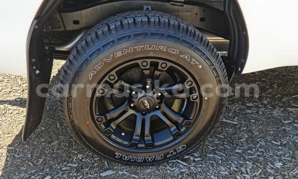 Acheter Occasion Voiture Toyota Hilux Blanc à Beitbridge, Matabeleland South Acheter Occasion Voiture Toyota Hilux Blanc à Beitbridge, Matabeleland South