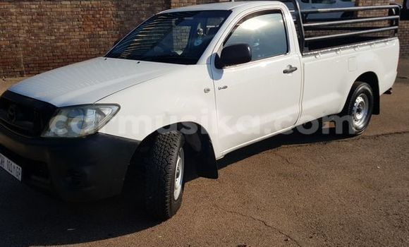 Nunua Ilio tumika Toyota Hilux Nyeupe Gari ndani ya Beitbridge nchini Matabeleland Kusini
