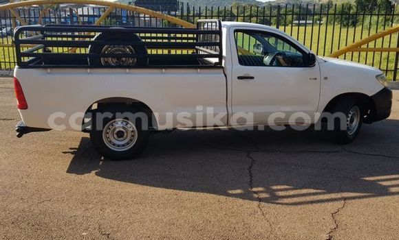 Tenga Tsaru Toyota Hilux Chena Mota in Beitbridge in Matabeleland South Tenga Tsaru Toyota Hilux Chena Mota in Beitbridge in Matabeleland South