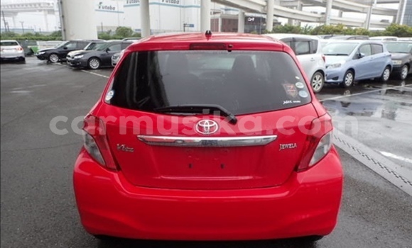 Acheter Occasion Voiture Toyota Vitz Rouge à Beitbridge, Matabeleland South Acheter Occasion Voiture Toyota Vitz Rouge à Beitbridge, Matabeleland South