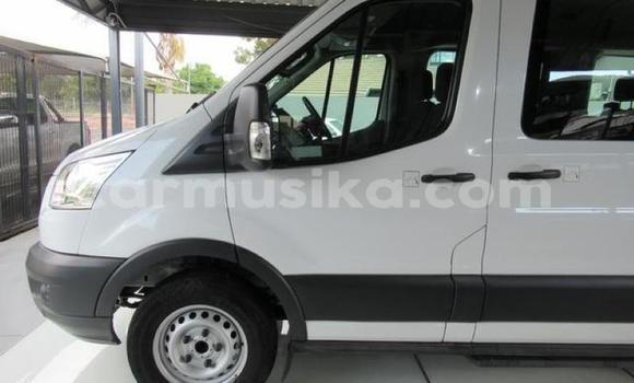 Nunua Ilio tumika Ford Model T Nyeupe Gari ndani ya Victoria Falls nchini Matabeleland Kaskazini Nunua Ilio tumika Ford Model T Nyeupe Gari ndani ya Victoria Falls nchini Matabeleland Kaskazini