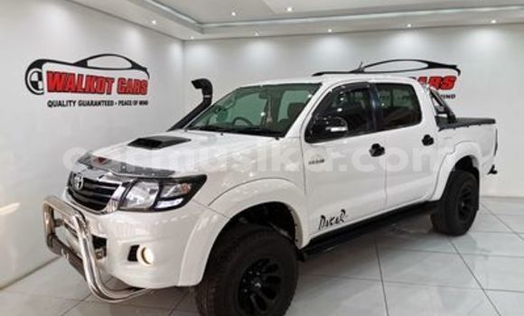 Nunua Ilio tumika Toyota Hilux Nyeupe Gari ndani ya Beitbridge nchini Matabeleland Kusini