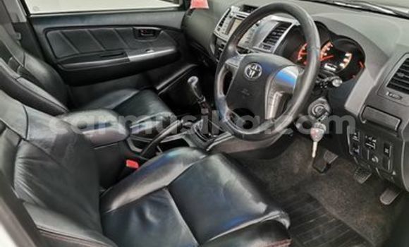 Buy Used Toyota Hilux White Car in Beitbridge in Matabeleland South Buy Used Toyota Hilux White Car in Beitbridge in Matabeleland South