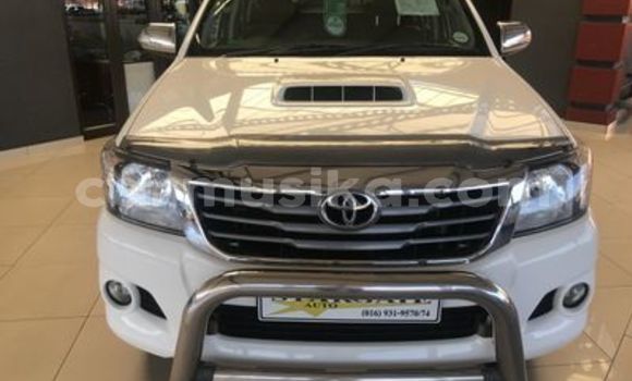 Buy Used Toyota Hilux White Car in Beitbridge in Matabeleland South Buy Used Toyota Hilux White Car in Beitbridge in Matabeleland South