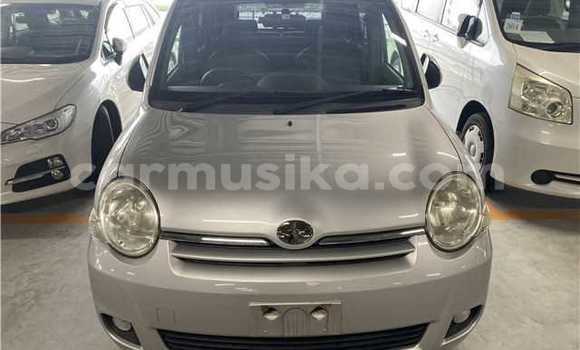 Tenga Tsaru Toyota Sienta Sirivha Mota in Beitbridge in Matabeleland South