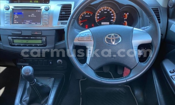 Nunua Ilio tumika Toyota Hilux Nyekundu Gari ndani ya Beitbridge nchini Matabeleland Kusini Nunua Ilio tumika Toyota Hilux Nyekundu Gari ndani ya Beitbridge nchini Matabeleland Kusini