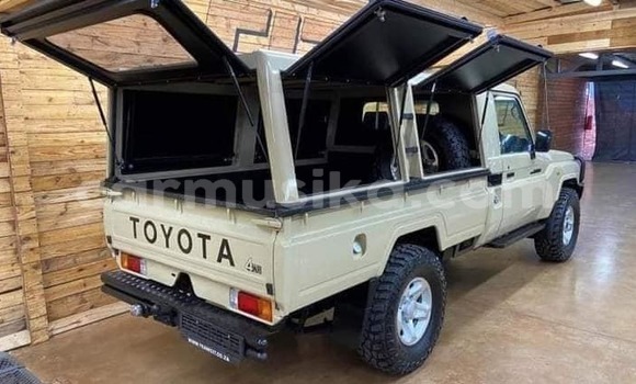 Buy Used Toyota Land Cruiser Brown Car in Beitbridge in Matabeleland South Buy Used Toyota Land Cruiser Brown Car in Beitbridge in Matabeleland South