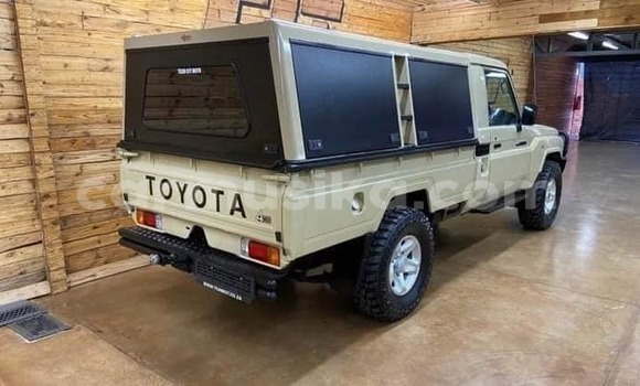 Buy Used Toyota Land Cruiser Brown Car in Beitbridge in Matabeleland South Buy Used Toyota Land Cruiser Brown Car in Beitbridge in Matabeleland South