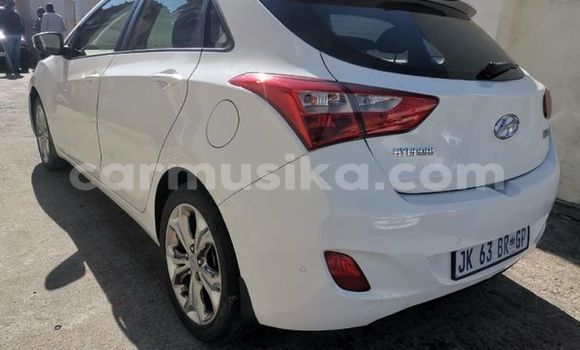 Buy Used Hyundai i30 White Car in Beitbridge in Matabeleland South Buy Used Hyundai i30 White Car in Beitbridge in Matabeleland South