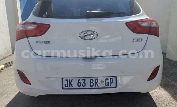 Buy Used Hyundai i30 White Car in Beitbridge in Matabeleland South Buy Used Hyundai i30 White Car in Beitbridge in Matabeleland South