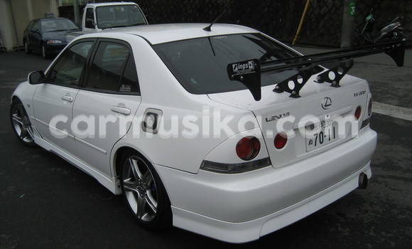 Nunua Ilio tumika Toyota Altezza Nyeupe Gari ndani ya Beitbridge nchini Matabeleland Kusini