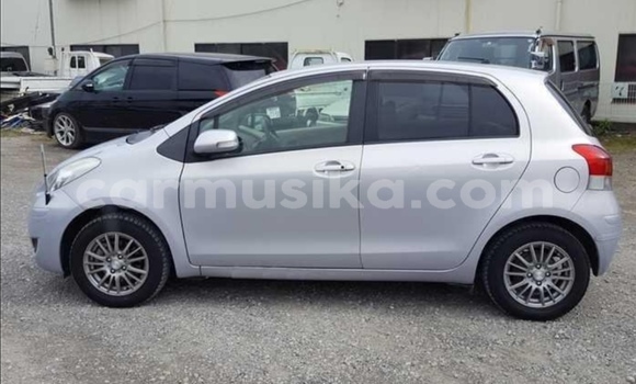 Nunua Ilio tumika Toyota Vitz Beige Gari ndani ya Beitbridge nchini Matabeleland Kusini Nunua Ilio tumika Toyota Vitz Beige Gari ndani ya Beitbridge nchini Matabeleland Kusini