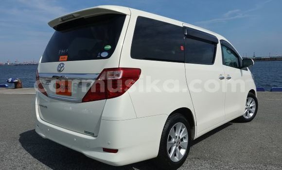 Acheter Occasion Voiture Toyota Alphard Blanc à Beitbridge, Matabeleland South