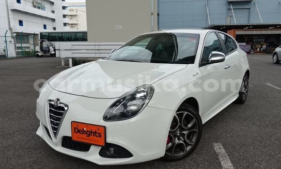 Nunua Ilio tumika Alfa Romeo GTA Coupe Nyeupe Gari ndani ya Beitbridge nchini Matabeleland Kusini