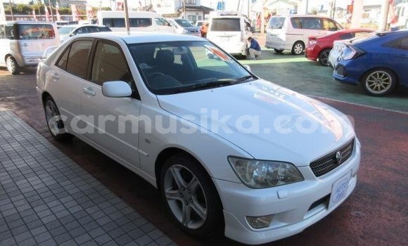 Nunua Ilio tumika Toyota Altezza Nyeupe Gari ndani ya Belvedere nchini Harare