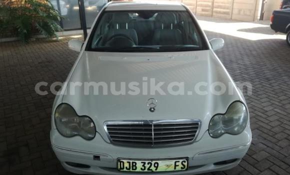 Tenga Tsaru Mercedes‒Benz C–Class Chena Mota in Beitbridge in Matabeleland South Tenga Tsaru Mercedes‒Benz C–Class Chena Mota in Beitbridge in Matabeleland South