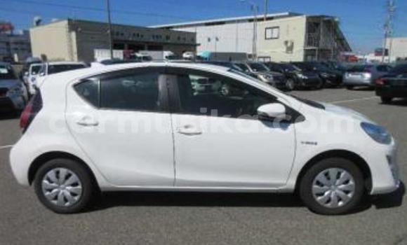 Buy Used Toyota Aqua White Car in Beitbridge in Matabeleland South Buy Used Toyota Aqua White Car in Beitbridge in Matabeleland South