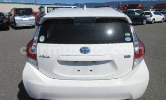 Buy Used Toyota Aqua White Car in Beitbridge in Matabeleland South Buy Used Toyota Aqua White Car in Beitbridge in Matabeleland South