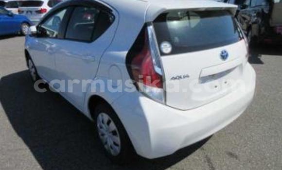 Buy Used Toyota Aqua White Car in Beitbridge in Matabeleland South Buy Used Toyota Aqua White Car in Beitbridge in Matabeleland South