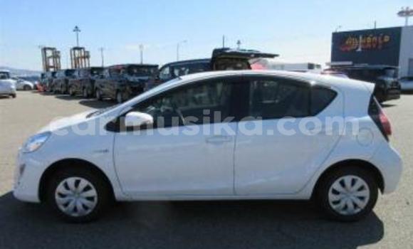 Buy Used Toyota Aqua White Car in Beitbridge in Matabeleland South Buy Used Toyota Aqua White Car in Beitbridge in Matabeleland South
