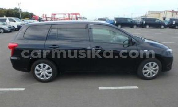 Nunua Ilio tumika Toyota Corolla Nyeusi Gari ndani ya Beitbridge nchini Matabeleland Kusini Nunua Ilio tumika Toyota Corolla Nyeusi Gari ndani ya Beitbridge nchini Matabeleland Kusini