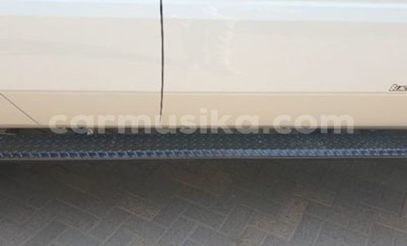 Buy Used Toyota Land Cruiser White Car in Beitbridge in Matabeleland South Buy Used Toyota Land Cruiser White Car in Beitbridge in Matabeleland South