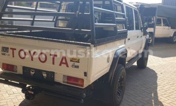 Buy Used Toyota Land Cruiser White Car in Beitbridge in Matabeleland South Buy Used Toyota Land Cruiser White Car in Beitbridge in Matabeleland South