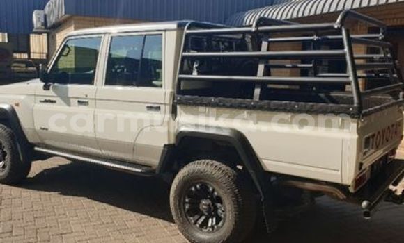 Buy Used Toyota Land Cruiser White Car in Beitbridge in Matabeleland South Buy Used Toyota Land Cruiser White Car in Beitbridge in Matabeleland South