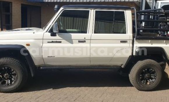 Buy Used Toyota Land Cruiser White Car in Beitbridge in Matabeleland South Buy Used Toyota Land Cruiser White Car in Beitbridge in Matabeleland South