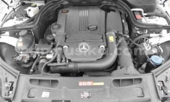 Acheter Occasion Voiture Mercedes-Benz C-Classe Blanc à Beitbridge, Matabeleland South Acheter Occasion Voiture Mercedes-Benz C-Classe Blanc à Beitbridge, Matabeleland South