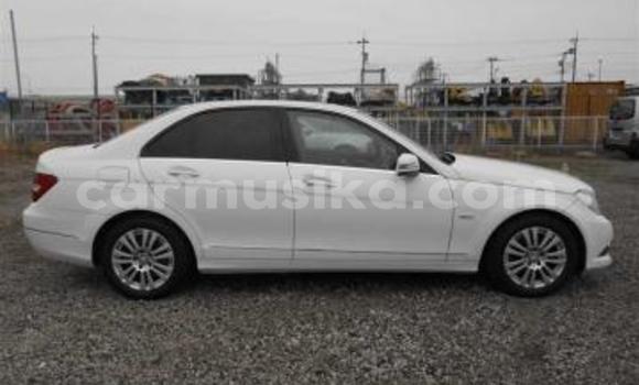 Acheter Occasion Voiture Mercedes-Benz C-Classe Blanc à Beitbridge, Matabeleland South Acheter Occasion Voiture Mercedes-Benz C-Classe Blanc à Beitbridge, Matabeleland South