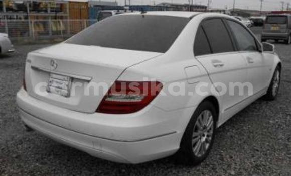 Acheter Occasion Voiture Mercedes-Benz C-Classe Blanc à Beitbridge, Matabeleland South Acheter Occasion Voiture Mercedes-Benz C-Classe Blanc à Beitbridge, Matabeleland South