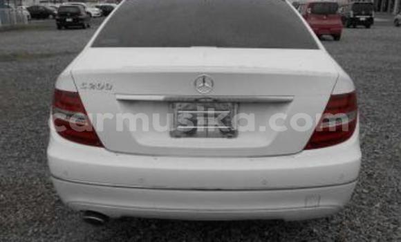 Acheter Occasion Voiture Mercedes-Benz C-Classe Blanc à Beitbridge, Matabeleland South Acheter Occasion Voiture Mercedes-Benz C-Classe Blanc à Beitbridge, Matabeleland South