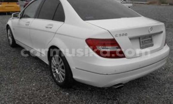 Acheter Occasion Voiture Mercedes-Benz C-Classe Blanc à Beitbridge, Matabeleland South Acheter Occasion Voiture Mercedes-Benz C-Classe Blanc à Beitbridge, Matabeleland South