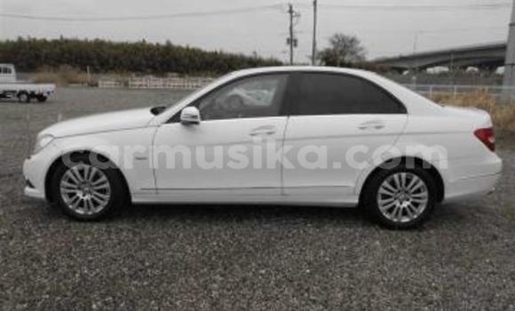 Acheter Occasion Voiture Mercedes-Benz C-Classe Blanc à Beitbridge, Matabeleland South Acheter Occasion Voiture Mercedes-Benz C-Classe Blanc à Beitbridge, Matabeleland South