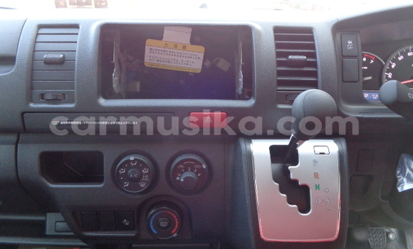 Nunua Ilio tumika Toyota Hiace Nyeupe Gari ndani ya Beitbridge nchini Matabeleland Kusini Nunua Ilio tumika Toyota Hiace Nyeupe Gari ndani ya Beitbridge nchini Matabeleland Kusini