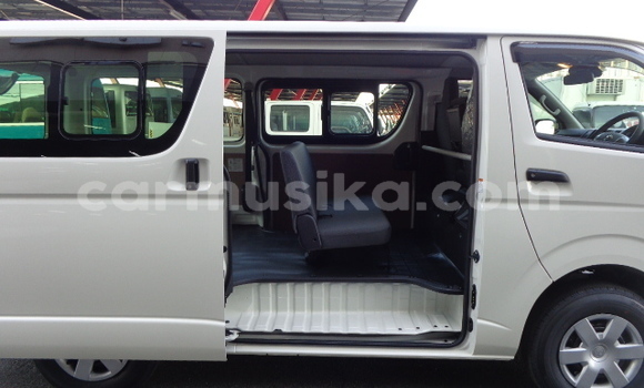 Nunua Ilio tumika Toyota Hiace Nyeupe Gari ndani ya Beitbridge nchini Matabeleland Kusini Nunua Ilio tumika Toyota Hiace Nyeupe Gari ndani ya Beitbridge nchini Matabeleland Kusini