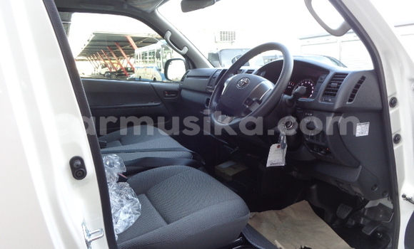 Nunua Ilio tumika Toyota Hiace Nyeupe Gari ndani ya Beitbridge nchini Matabeleland Kusini Nunua Ilio tumika Toyota Hiace Nyeupe Gari ndani ya Beitbridge nchini Matabeleland Kusini