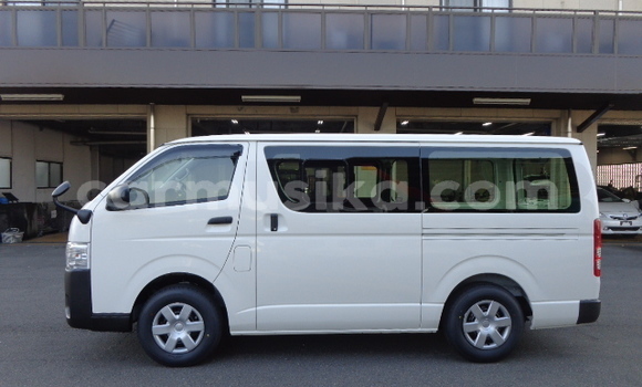 Nunua Ilio tumika Toyota Hiace Nyeupe Gari ndani ya Beitbridge nchini Matabeleland Kusini Nunua Ilio tumika Toyota Hiace Nyeupe Gari ndani ya Beitbridge nchini Matabeleland Kusini