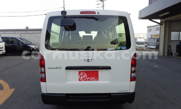 Nunua Ilio tumika Toyota Hiace Nyeupe Gari ndani ya Beitbridge nchini Matabeleland Kusini Nunua Ilio tumika Toyota Hiace Nyeupe Gari ndani ya Beitbridge nchini Matabeleland Kusini