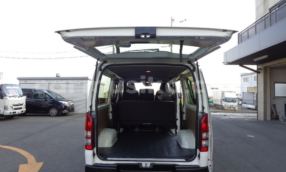 Nunua Ilio tumika Toyota Hiace Nyeupe Gari ndani ya Beitbridge nchini Matabeleland Kusini Nunua Ilio tumika Toyota Hiace Nyeupe Gari ndani ya Beitbridge nchini Matabeleland Kusini