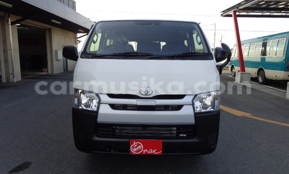 Nunua Ilio tumika Toyota Hiace Nyeupe Gari ndani ya Beitbridge nchini Matabeleland Kusini Nunua Ilio tumika Toyota Hiace Nyeupe Gari ndani ya Beitbridge nchini Matabeleland Kusini