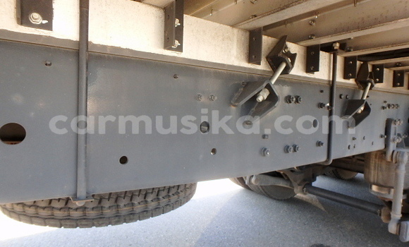 Tenga Tsaru Mitsubishi Fuso Chena Rori in Beitbridge in Matabeleland South Tenga Tsaru Mitsubishi Fuso Chena Rori in Beitbridge in Matabeleland South