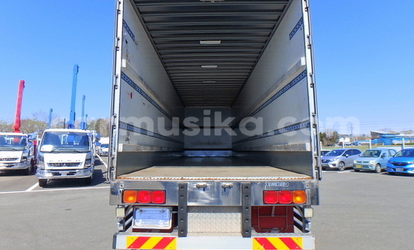 Tenga Tsaru Mitsubishi Fuso Chena Rori in Beitbridge in Matabeleland South Tenga Tsaru Mitsubishi Fuso Chena Rori in Beitbridge in Matabeleland South