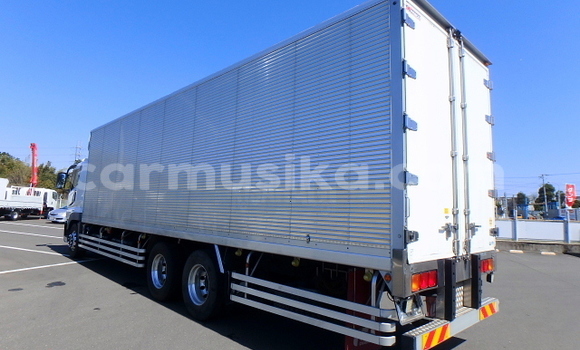 Tenga Tsaru Mitsubishi Fuso Chena Rori in Beitbridge in Matabeleland South Tenga Tsaru Mitsubishi Fuso Chena Rori in Beitbridge in Matabeleland South