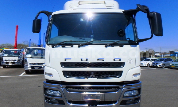 Tenga Tsaru Mitsubishi Fuso Chena Rori in Beitbridge in Matabeleland South Tenga Tsaru Mitsubishi Fuso Chena Rori in Beitbridge in Matabeleland South