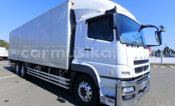 Tenga Tsaru Mitsubishi Fuso Chena Rori in Beitbridge in Matabeleland South Tenga Tsaru Mitsubishi Fuso Chena Rori in Beitbridge in Matabeleland South