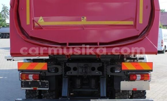 Tenga Tsaru Mercedes‒Benz Arocs Tsvuku Rori in Beitbridge in Matabeleland South Tenga Tsaru Mercedes‒Benz Arocs Tsvuku Rori in Beitbridge in Matabeleland South