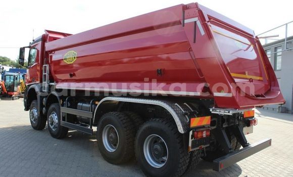 Tenga Tsaru Mercedes‒Benz Arocs Tsvuku Rori in Beitbridge in Matabeleland South Tenga Tsaru Mercedes‒Benz Arocs Tsvuku Rori in Beitbridge in Matabeleland South